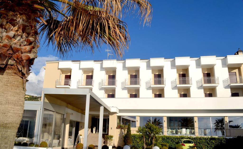 Hotel Serenella アグローポリ エクステリア 写真