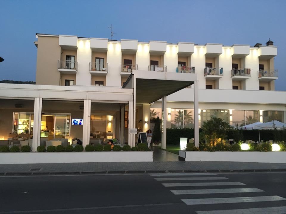 Hotel Serenella アグローポリ エクステリア 写真