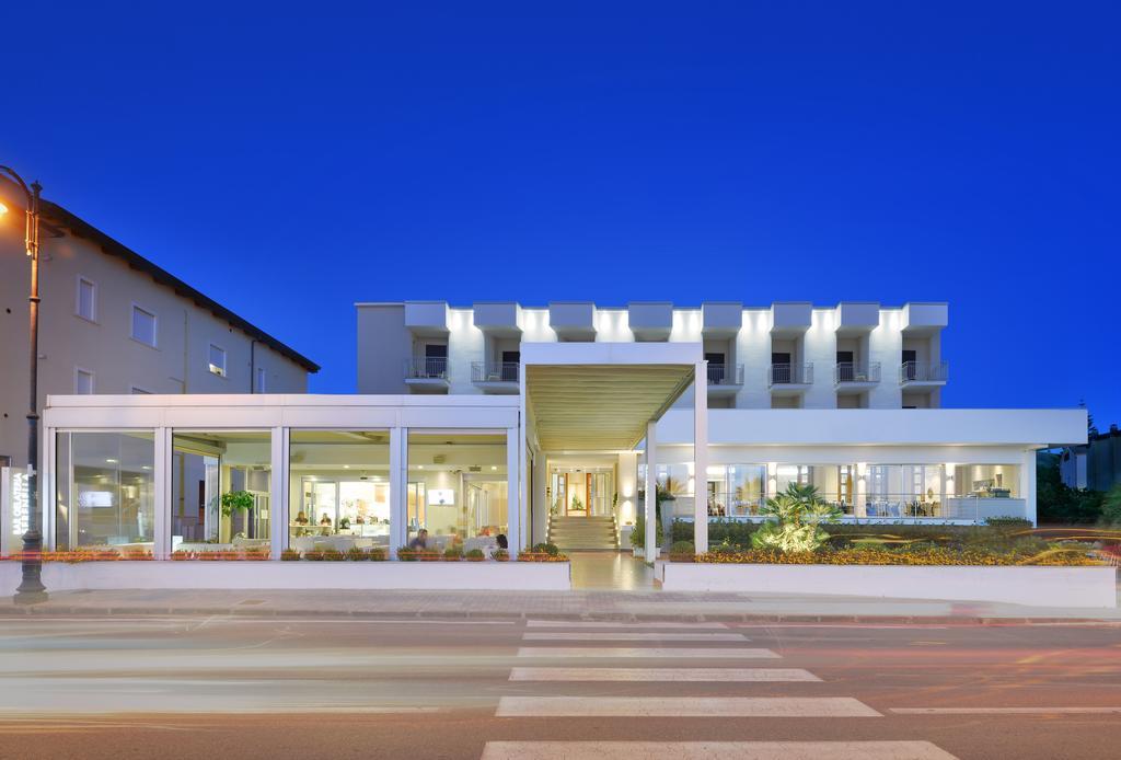Hotel Serenella アグローポリ エクステリア 写真