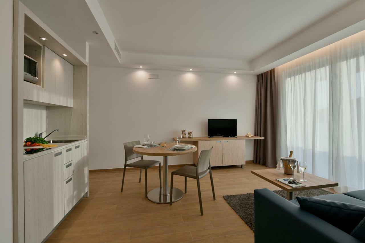 Hotel Serenella アグローポリ エクステリア 写真