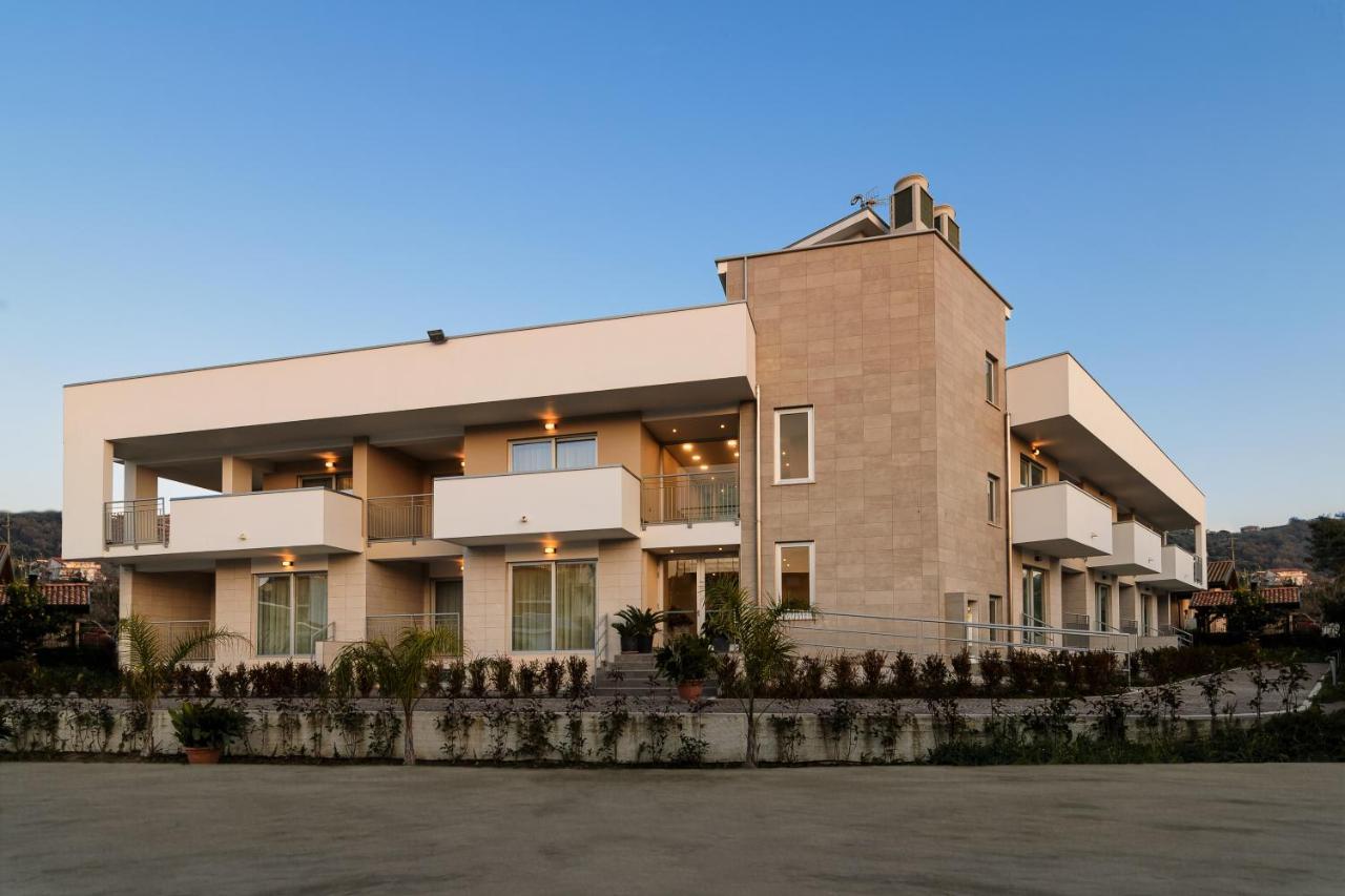 Hotel Serenella アグローポリ エクステリア 写真