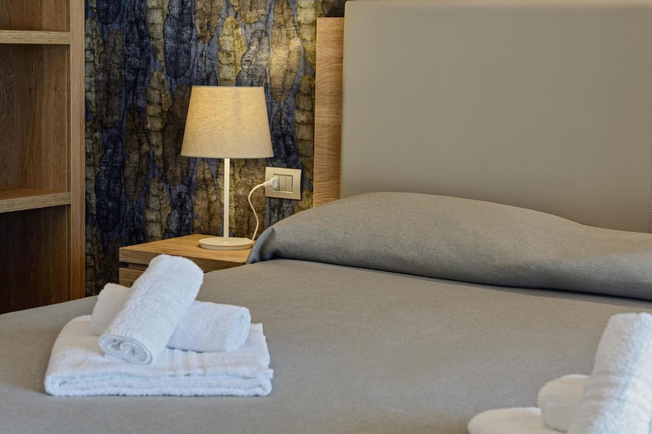 Hotel Serenella アグローポリ エクステリア 写真
