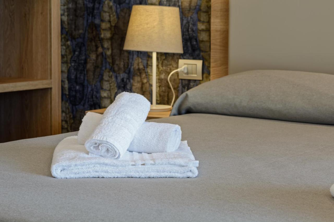 Hotel Serenella アグローポリ エクステリア 写真
